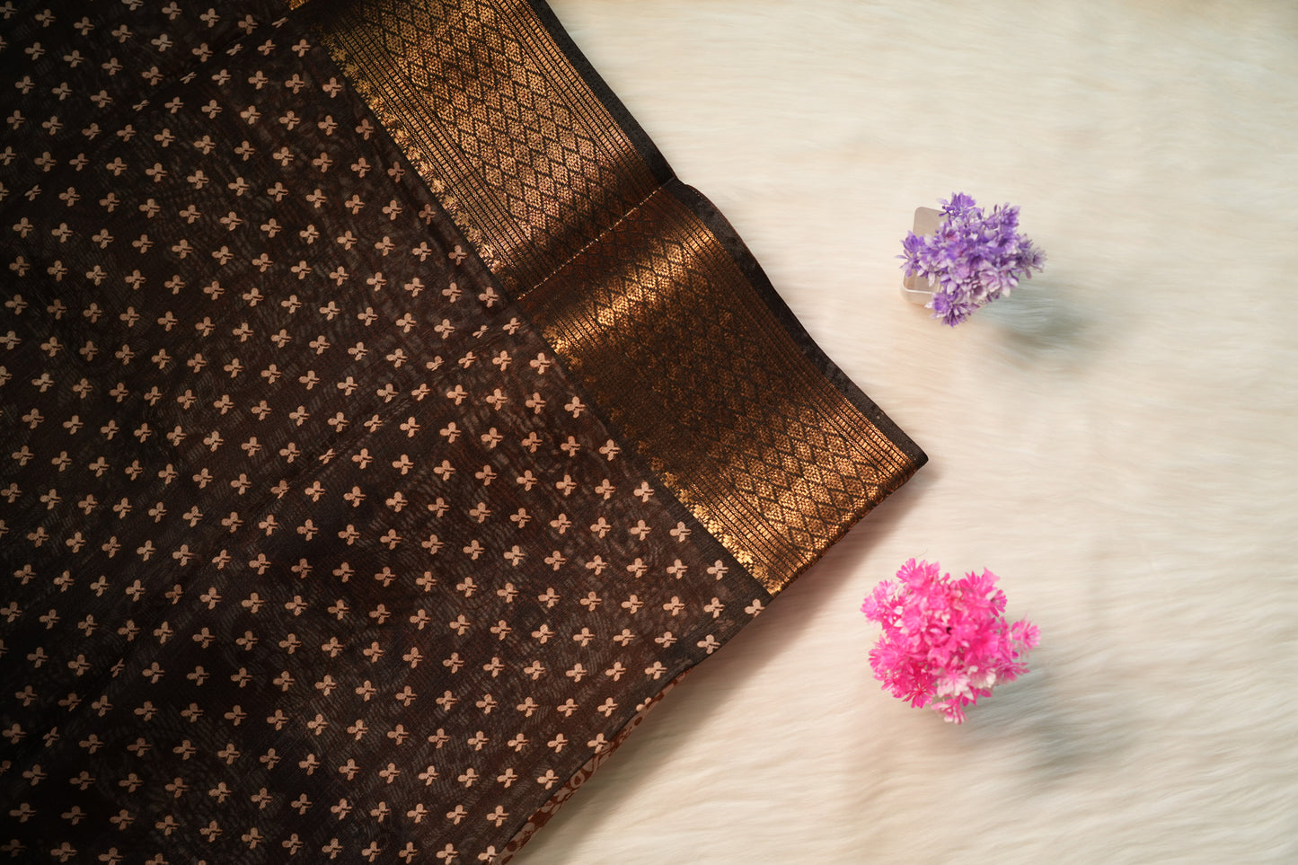 Dobby Border Fancy Oval Design Saree | SSOD226