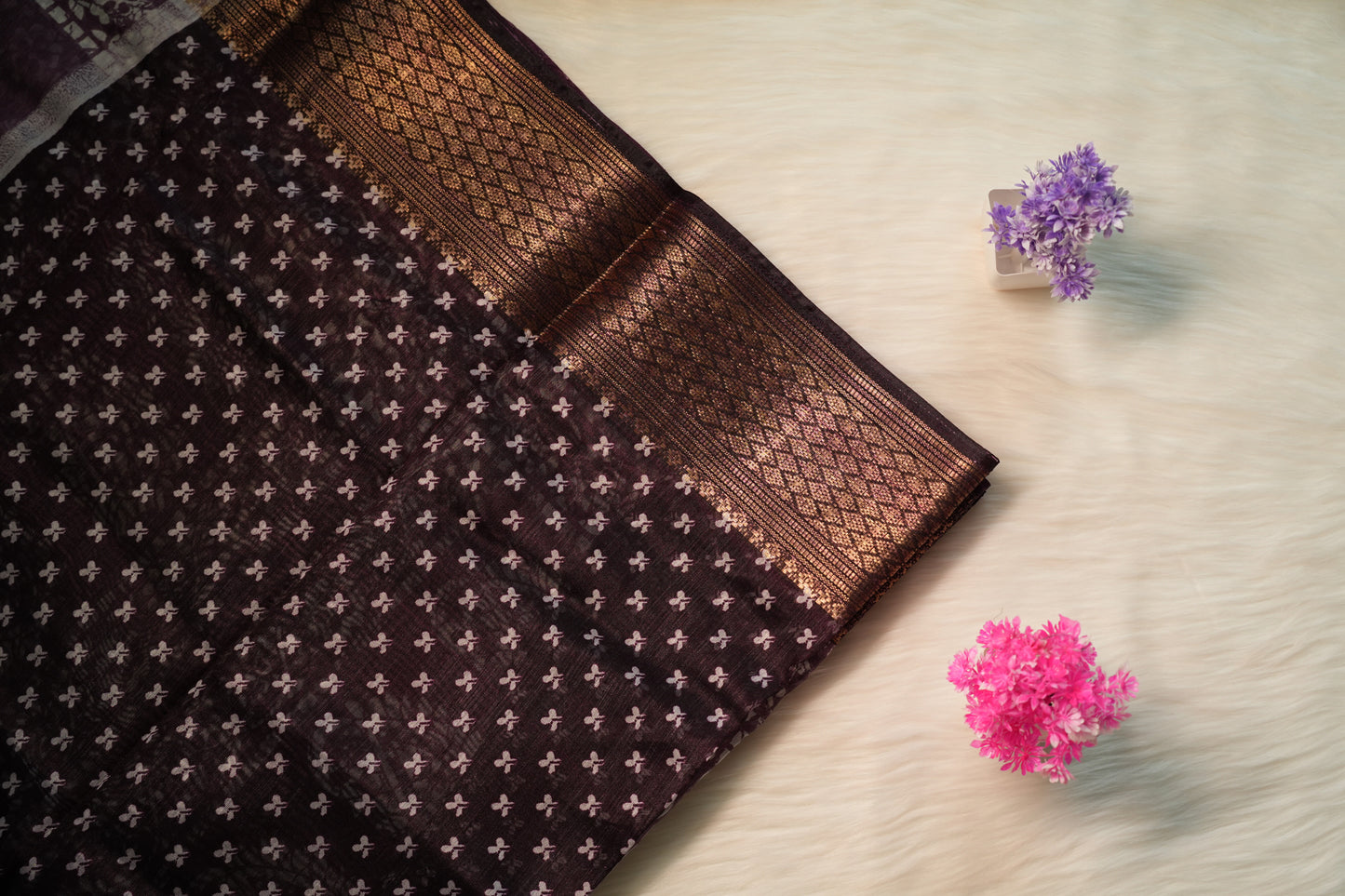 Dobby Border Fancy Oval Design Saree | SSOD226