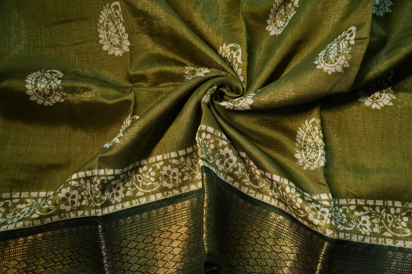 Dobby Border Fancy Oval Design Saree | SSOD226