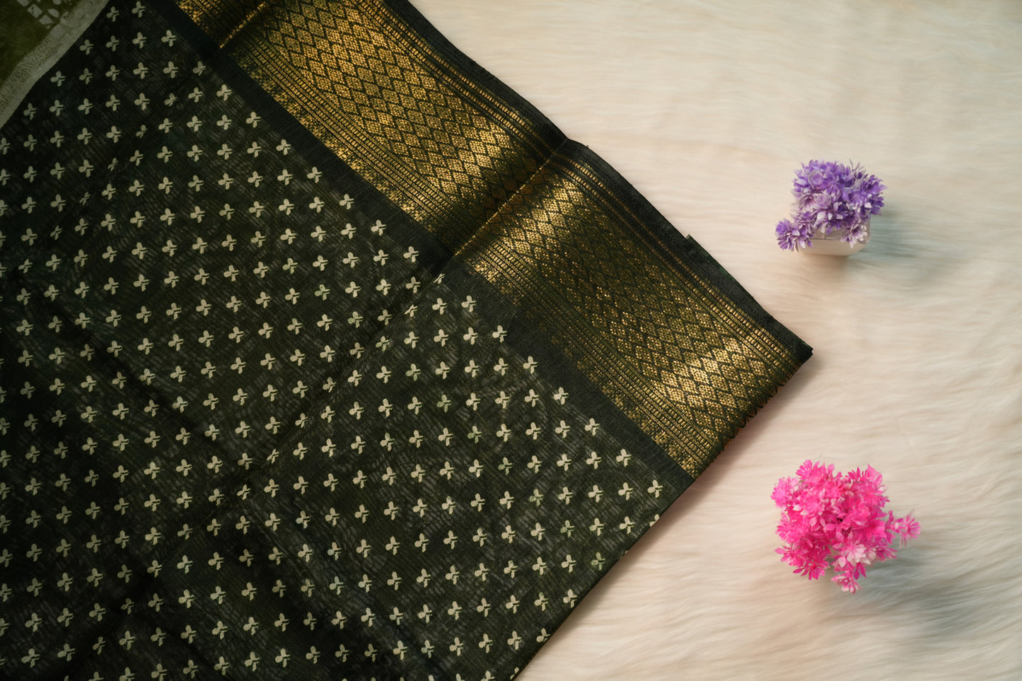 Dobby Border Fancy Oval Design Saree | SSOD226