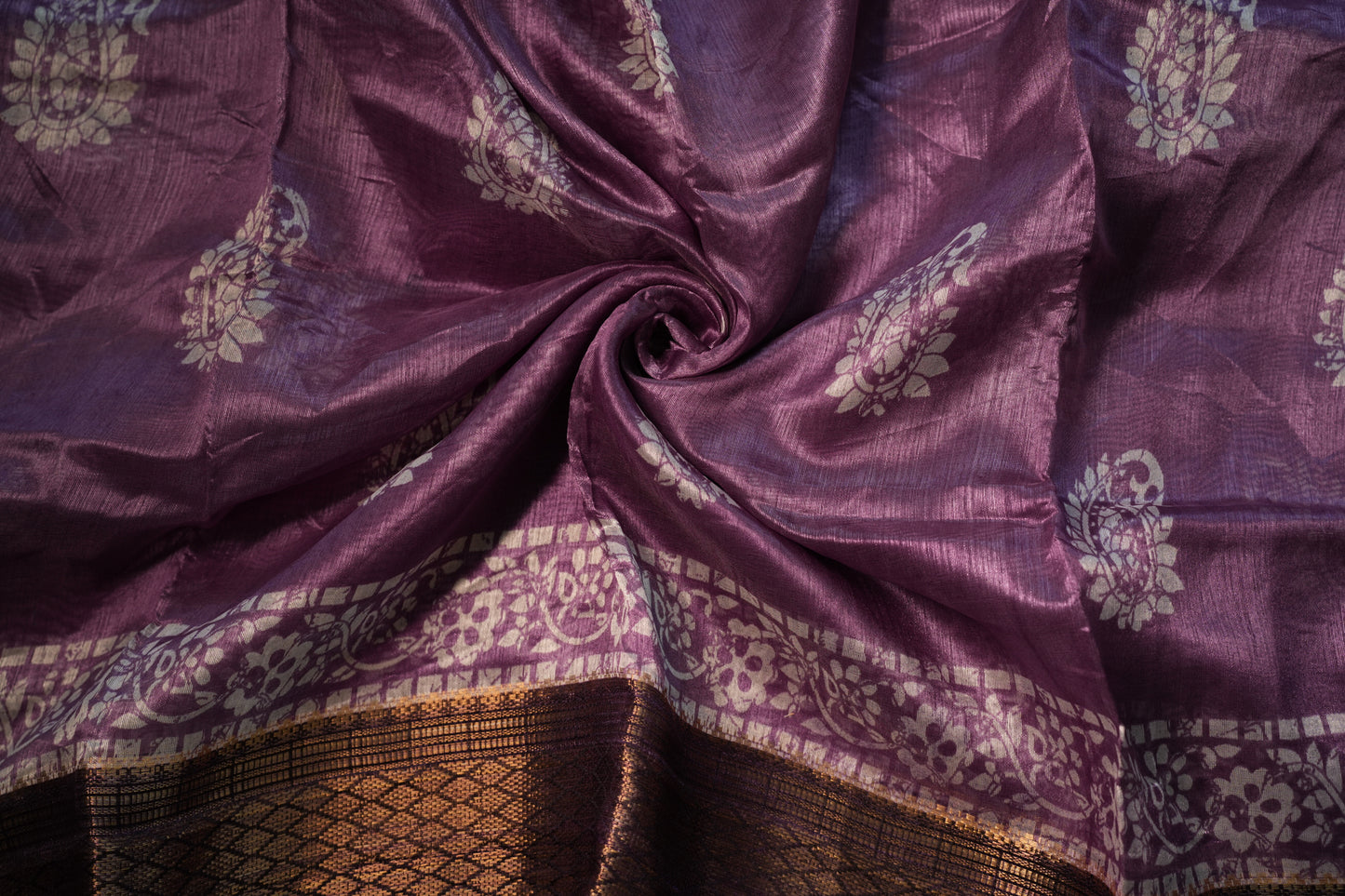 Dobby Border Fancy Oval Design Saree | SSOD226