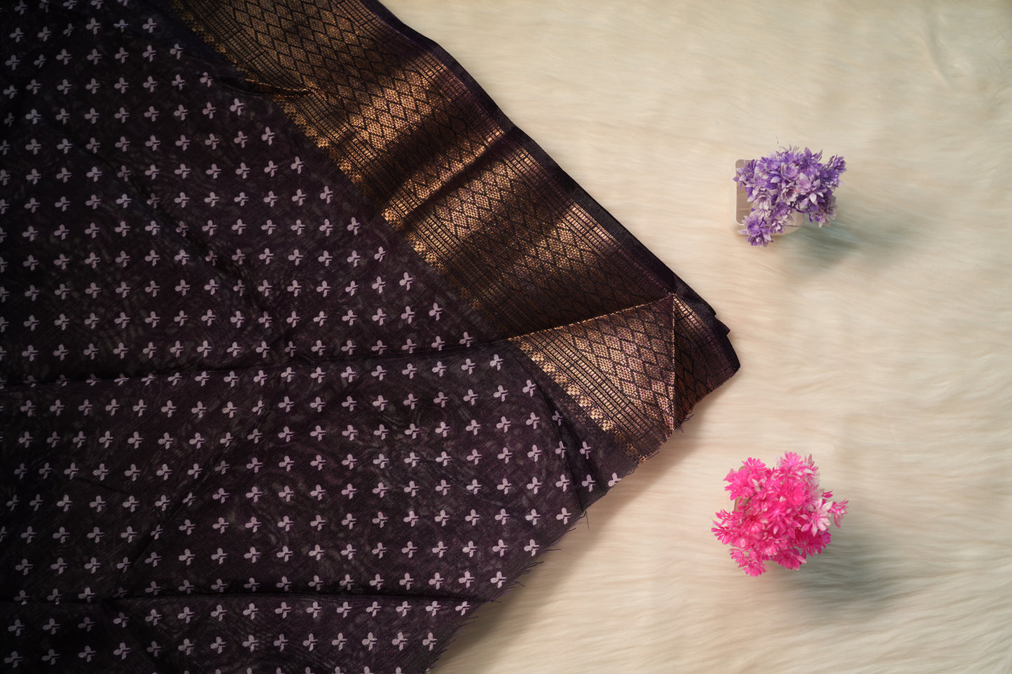 Dobby Border Fancy Oval Design Saree | SSOD226