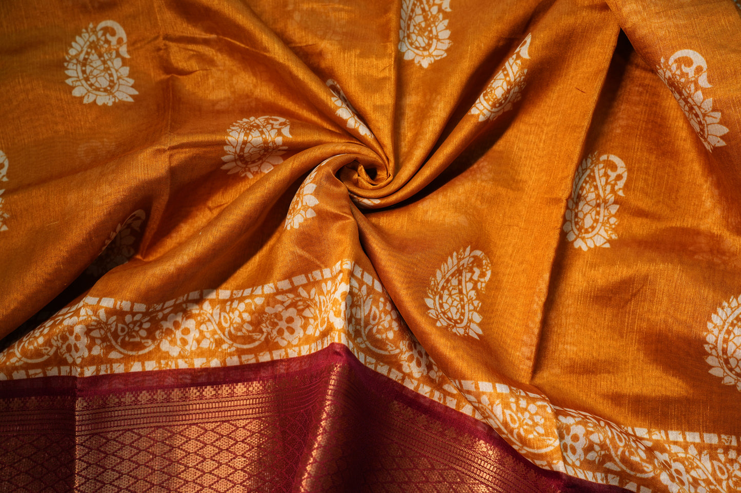 Dobby Border Fancy Oval Design Saree | SSOD226