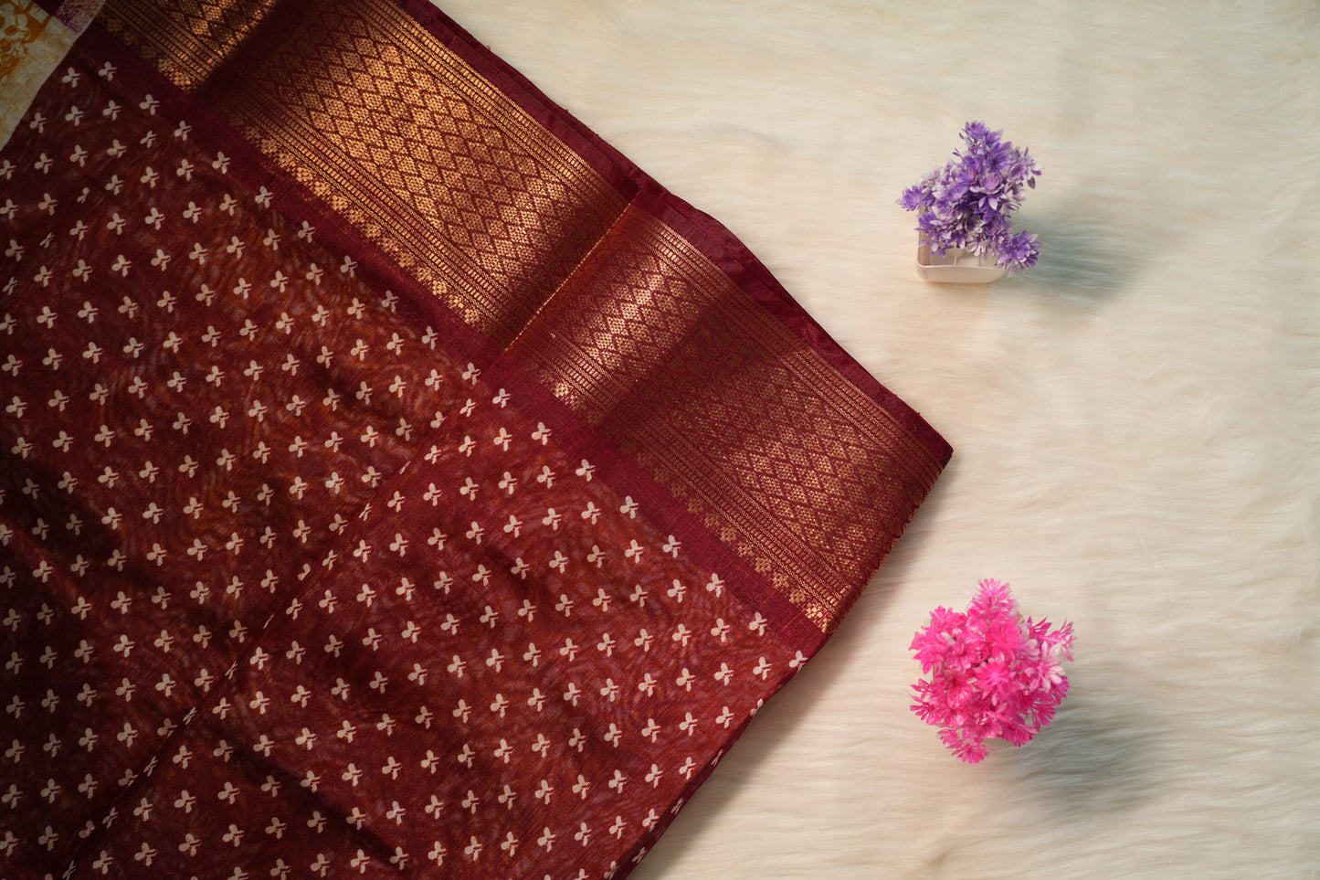 Dobby Border Fancy Oval Design Saree | SSOD226