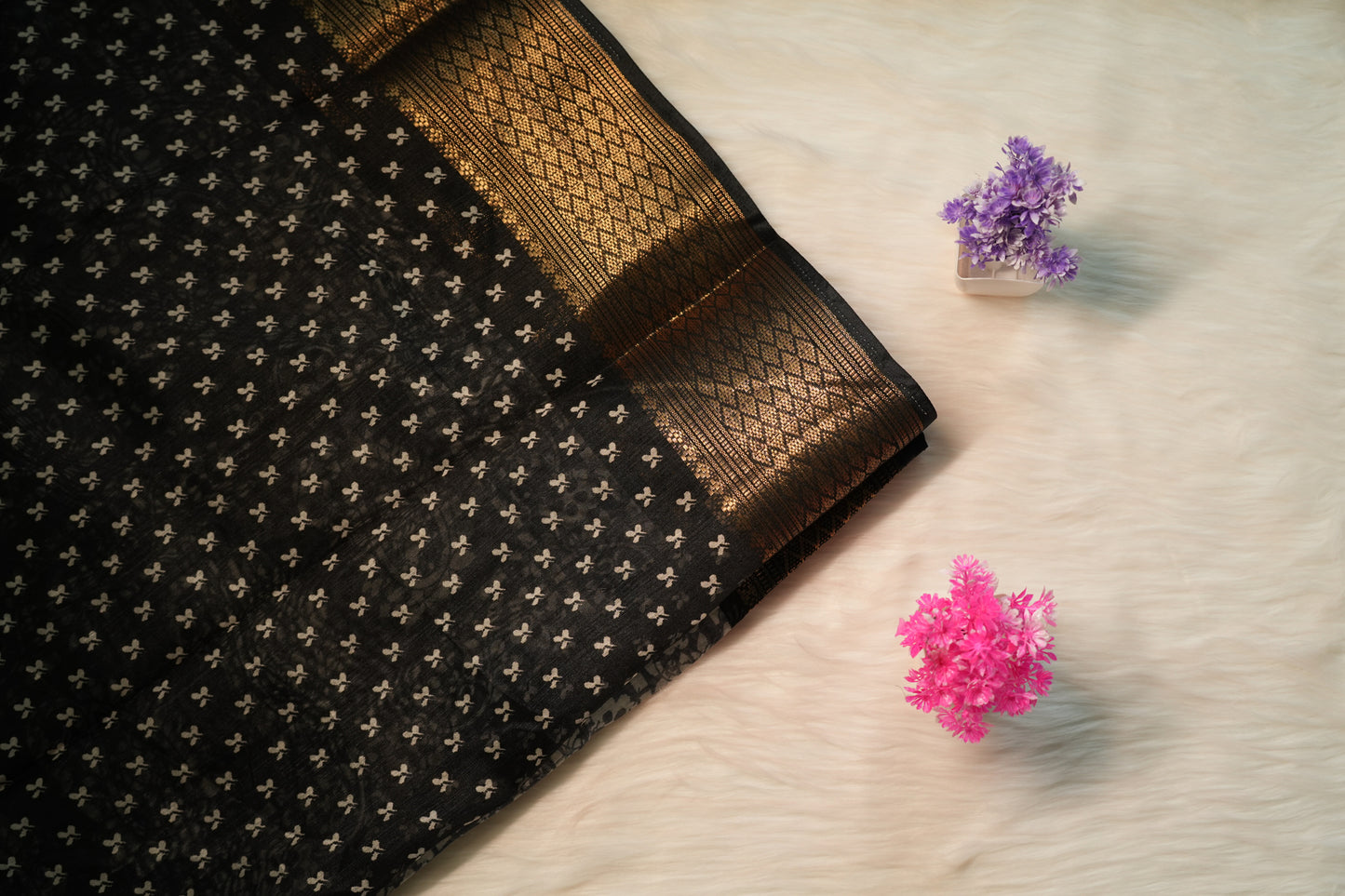Dobby Border Fancy Oval Design Saree | SSOD226