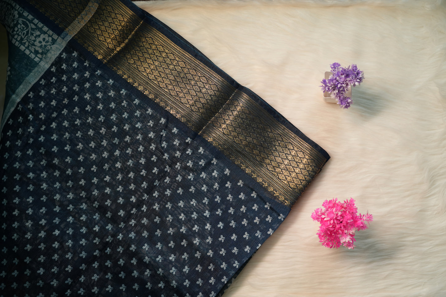 Dobby Border Fancy Oval Design Saree | SSOD226