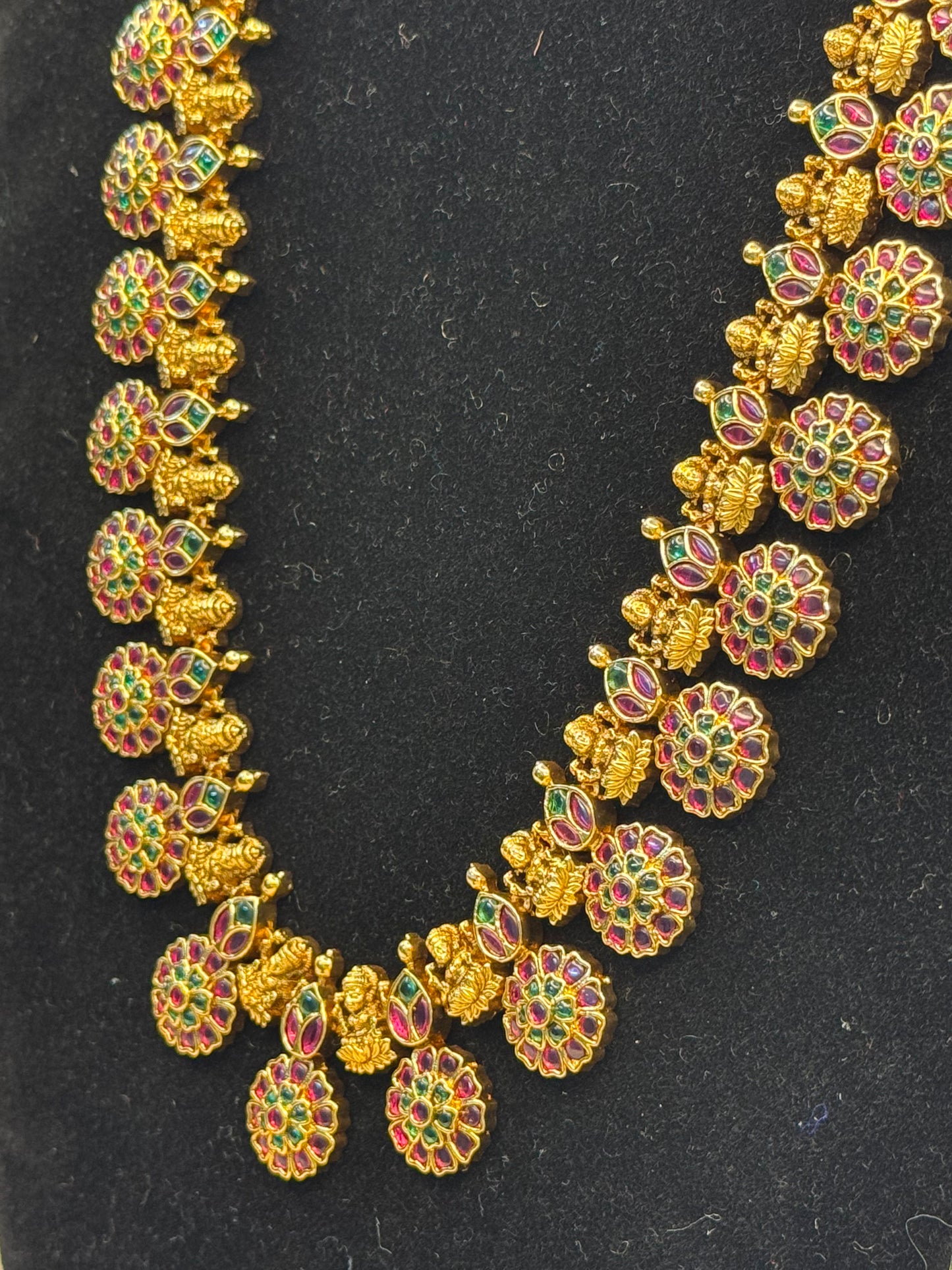 Antique Gold Kemp Floral Lakshmi Necklace Set B10 | SSAL70
