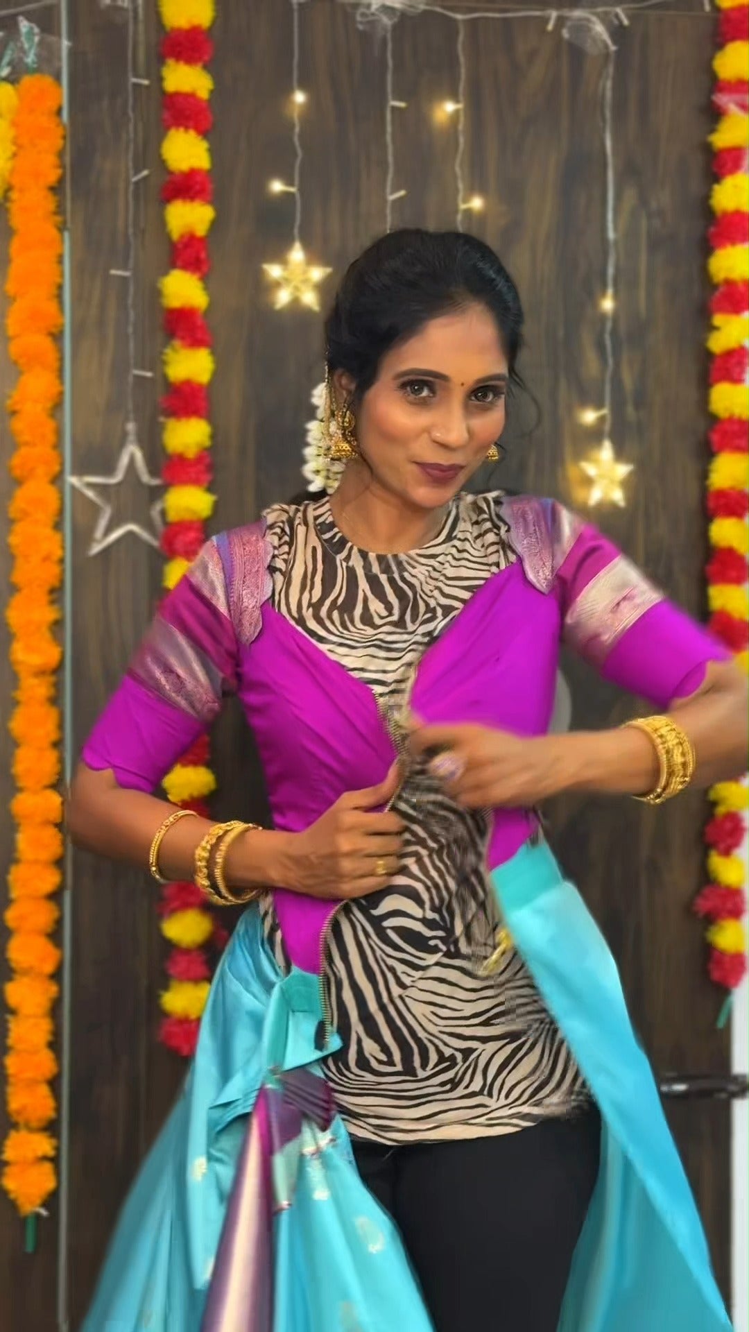 Stich hip open zip and go with your size.

Shop Online: sreesaisilks.in

Shop Location:

📍Nanganall