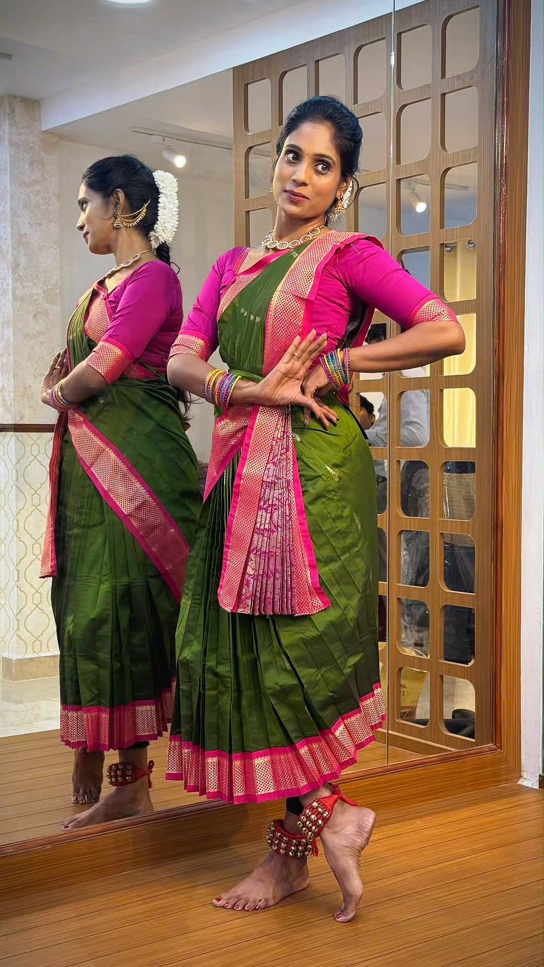 Bharathanatiyam Practice Trending Saree | SSPT286

Shop Online: sreesaisilks.in

Shop Location:

📍N