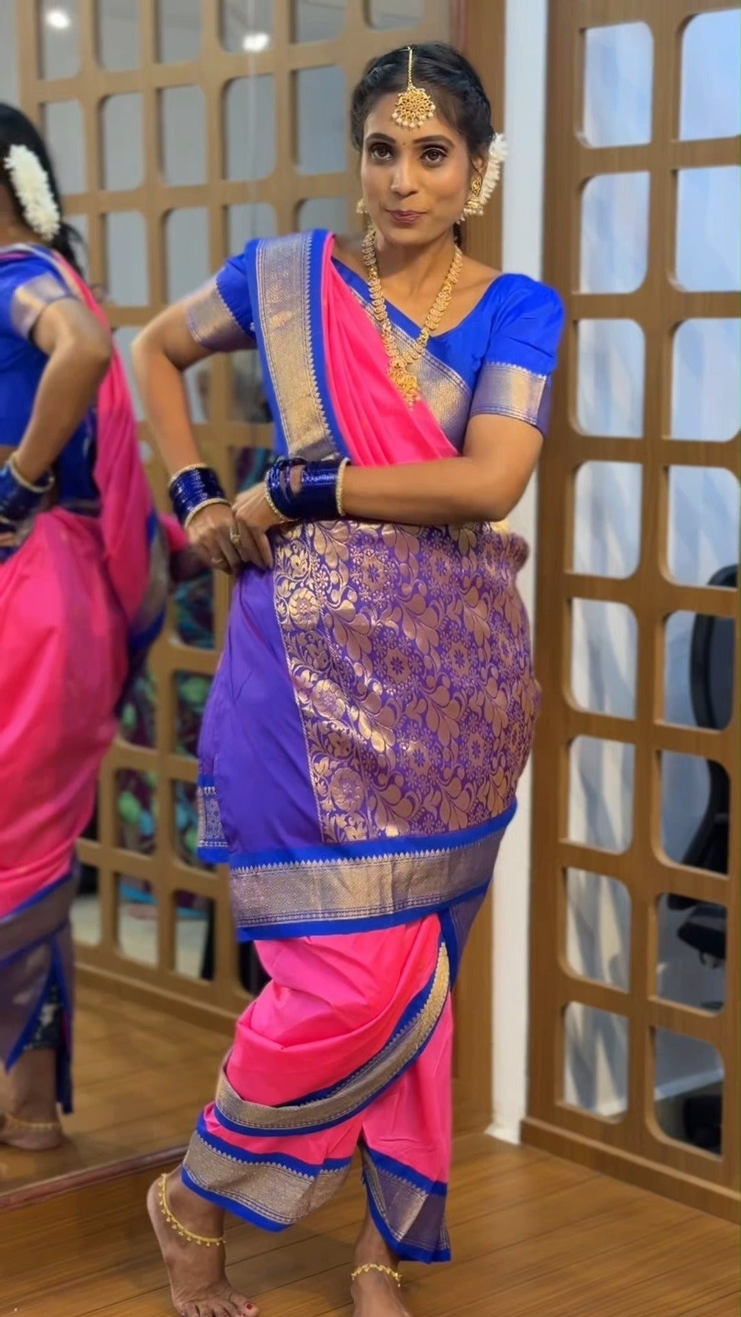 10.5-Yards Madisar | SSMS240

Shop Online: sreesaisilks.in

Shop Location:

📍Nanganallur
Sree Sai S