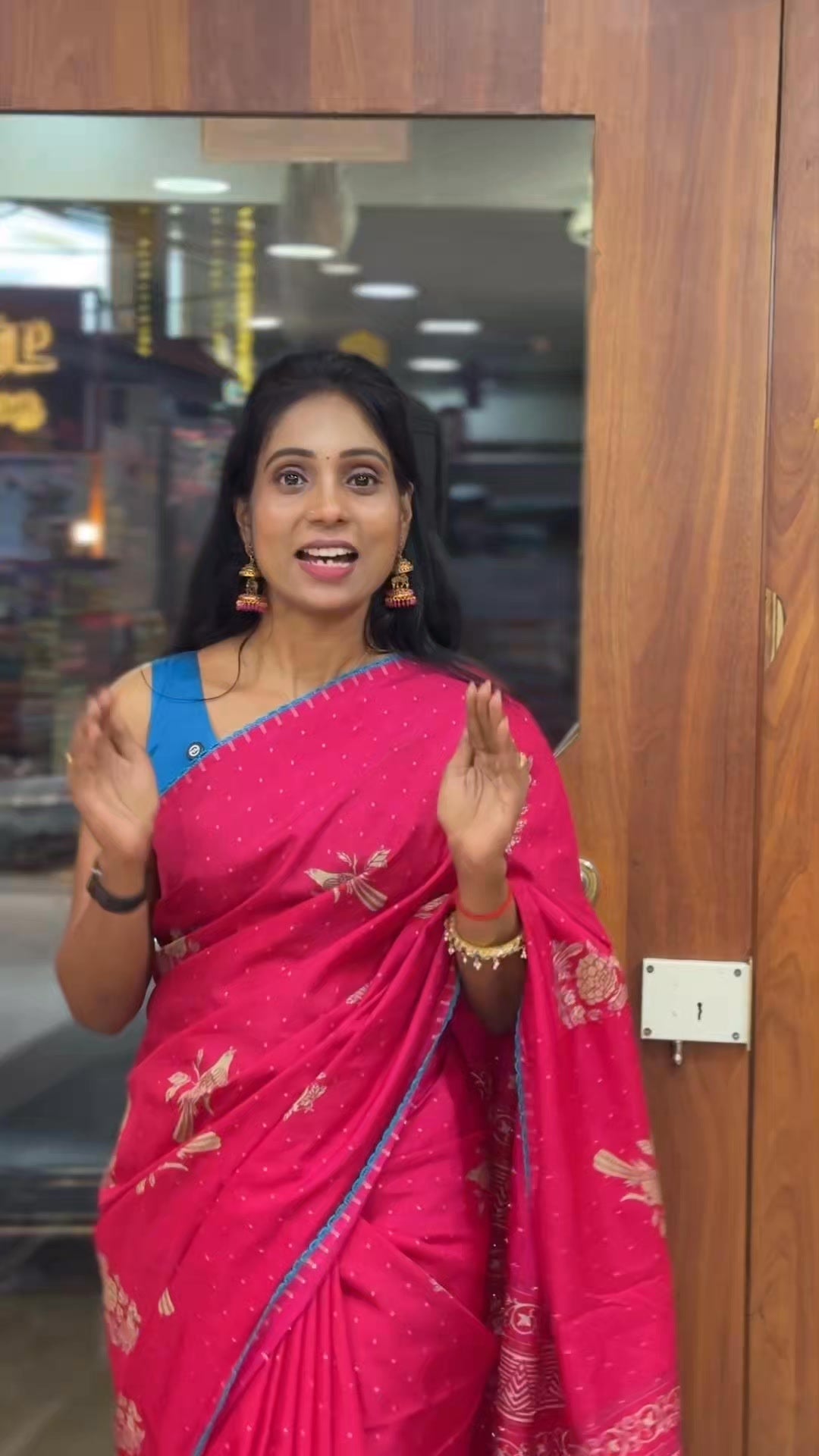 Weekend class for Readymade Saree Stitching.

READYMADE SAREE STITCHING 

Shop Online: www.sreesaisi