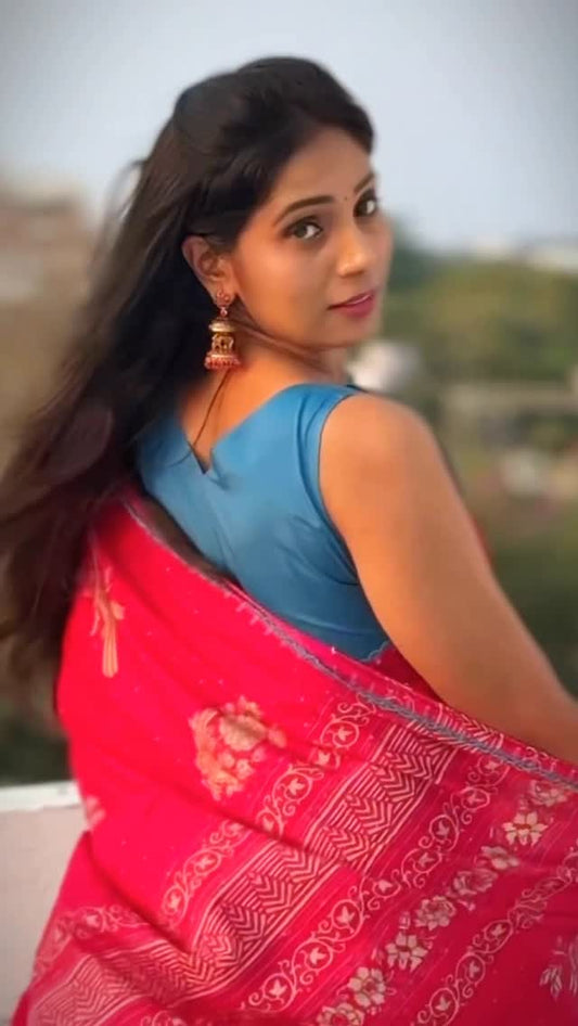 Cinema style look ✨
Ready-made saree 💃
No draping tension ❌
DM to order 📩”
#readymadesaree
#sareel