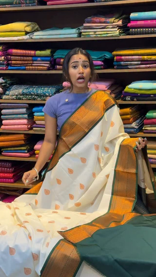 Soft Silk Saree | SSSS371

Comment “LINK” to get product link or search this code on website www.sre