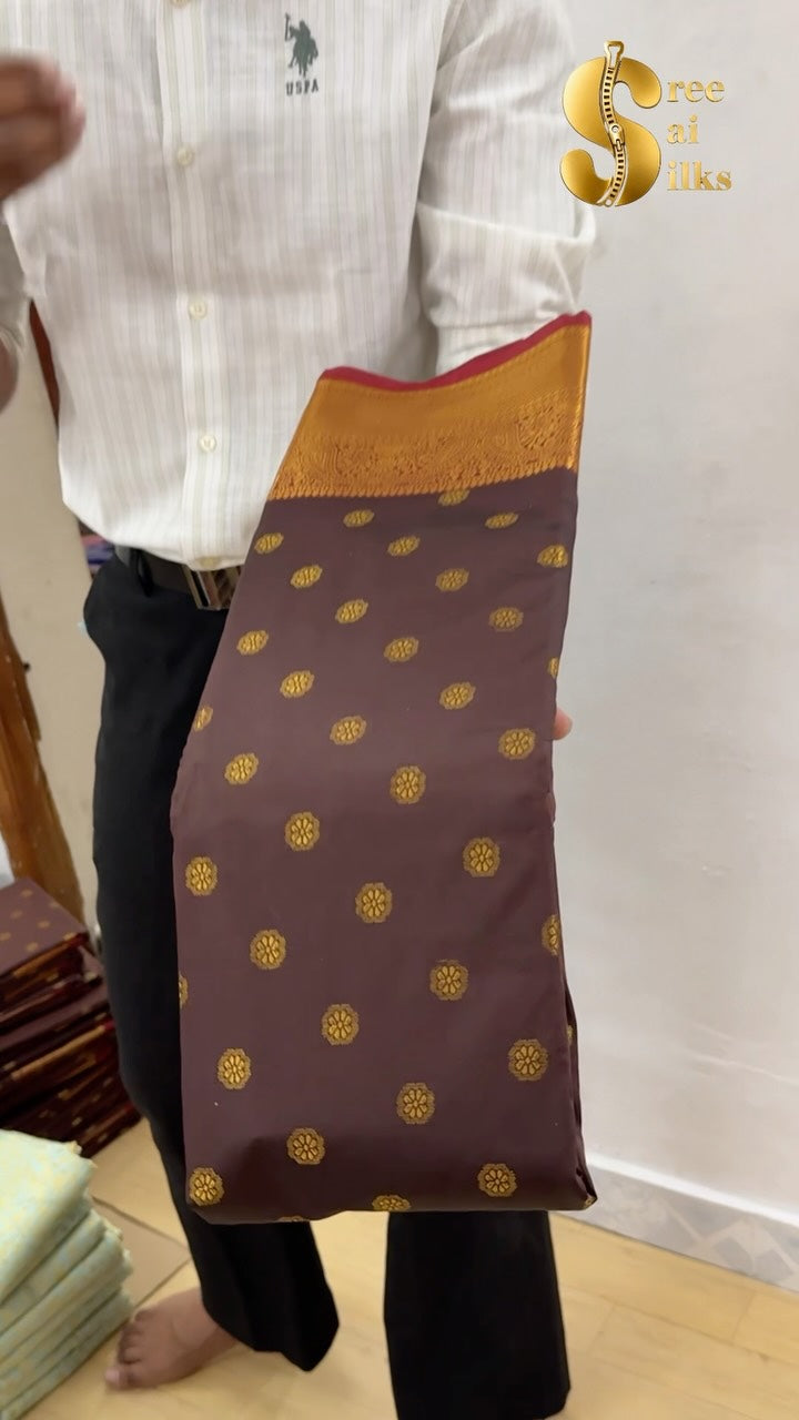 Stay tuned for diwali offers🪔

Shop Online: www.sreesaisilks.in

Shop Location:

📍Nanganallur
Sree
