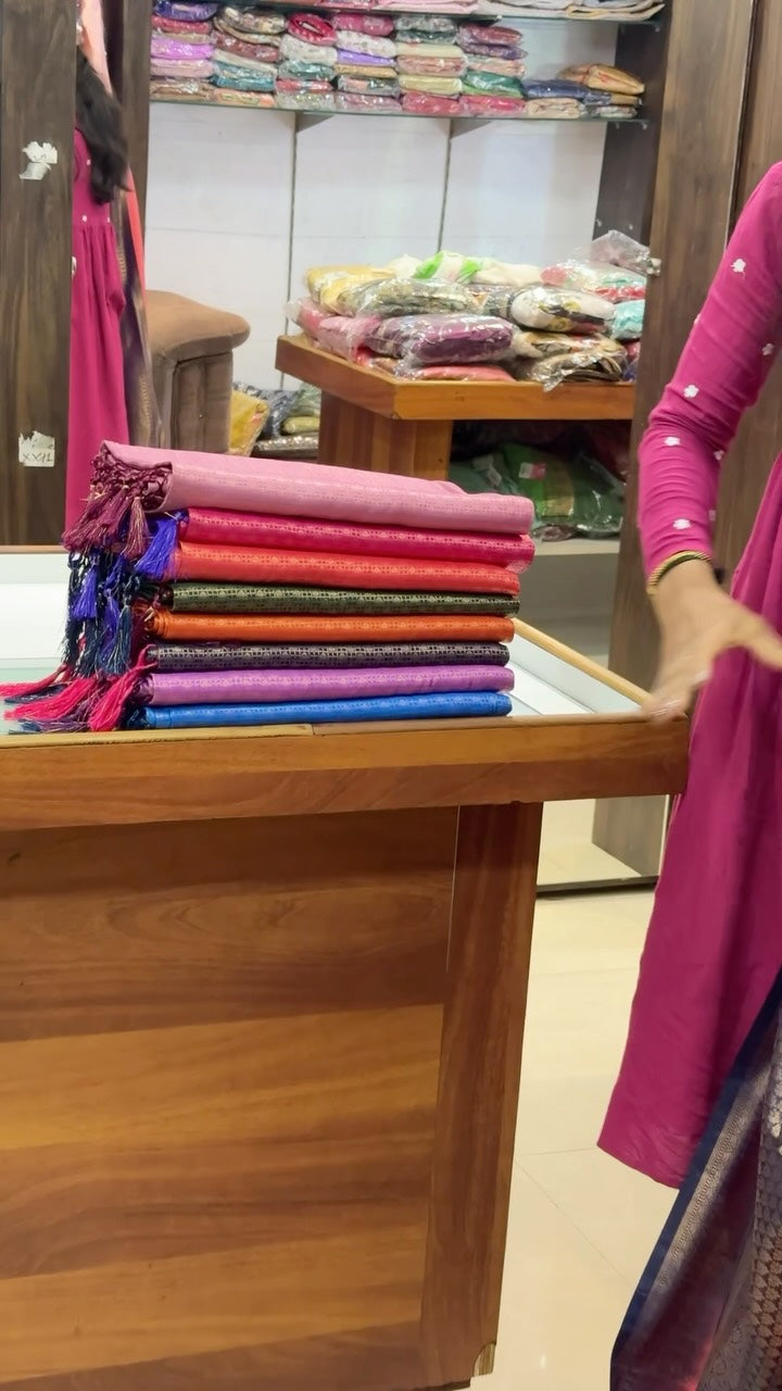 Art silk saree
W.code: 8072695269,6382196976
Price: 1,199/-

Comment “LINK” to get product link or s