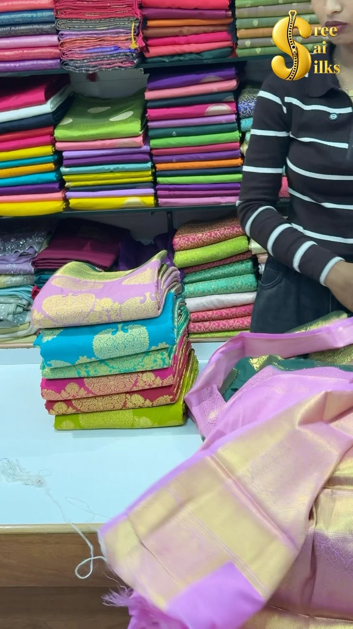 Banarasi Brocade Saree 

Shop Online: www.sreesaisilks.in

Shop Location:

📍Nanganallur
Sree Sai Si