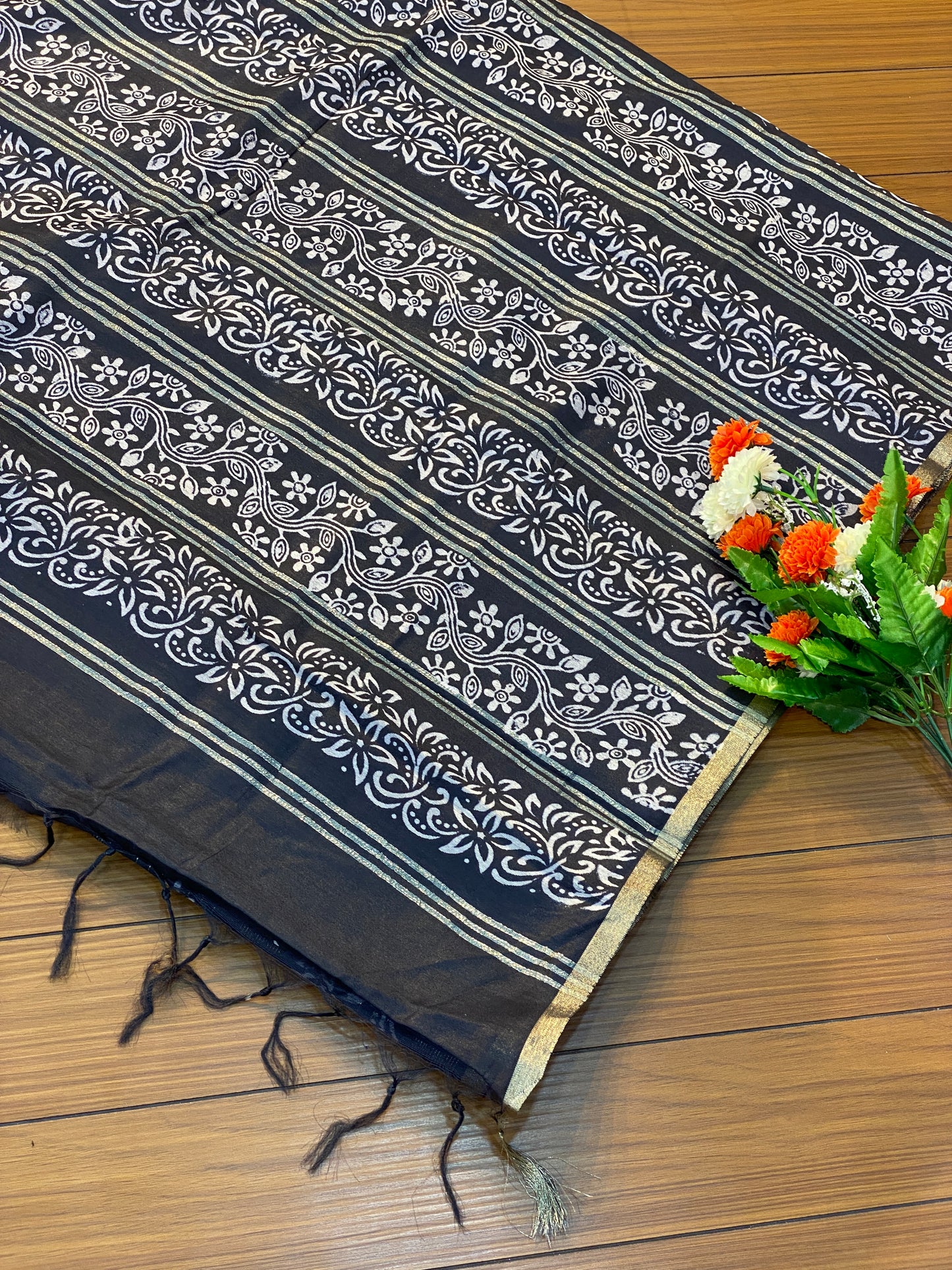 Tree Print Linen Cotton Saree with Silver Border Saree | SSTL368
