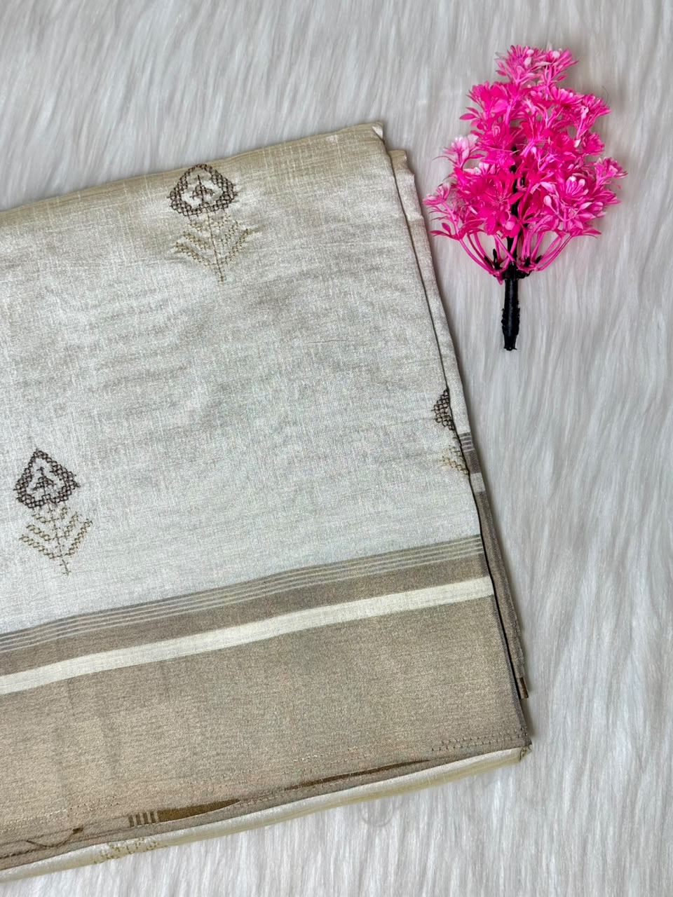 Kerala Saree Floral Embroidery Saree | SSOS401