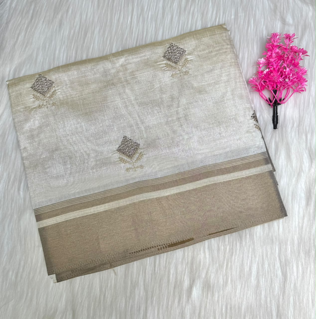 Kerala Saree Diamond Shaped Floral Saree | SSOS401