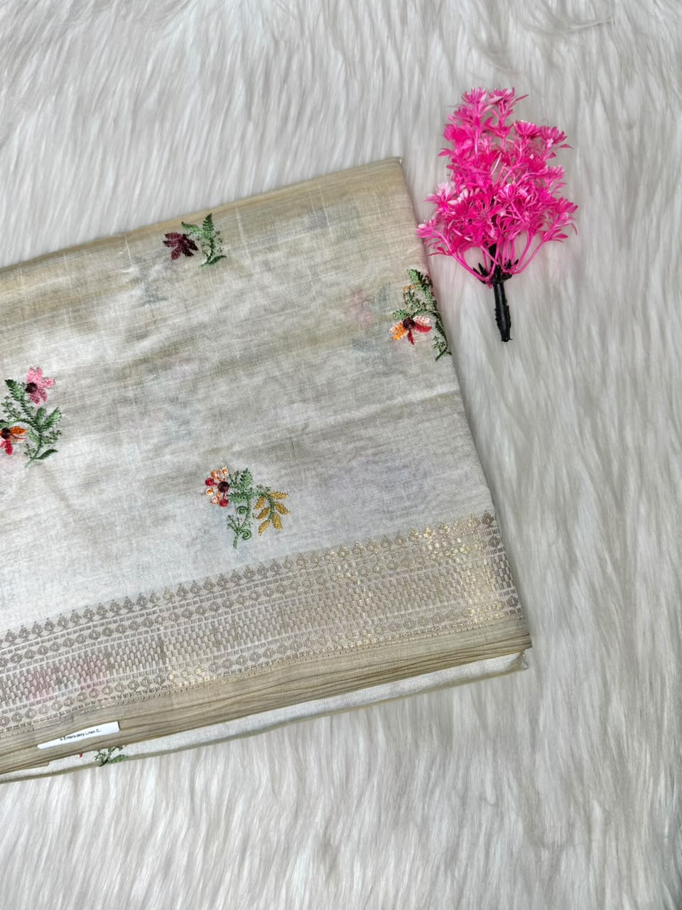 Kerala Multi-Colored Floral Embroidery Saree | SSOS401