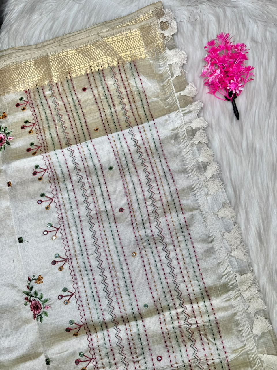 Kerala Saree Blend Hand Embroidered Saree | SSOS401